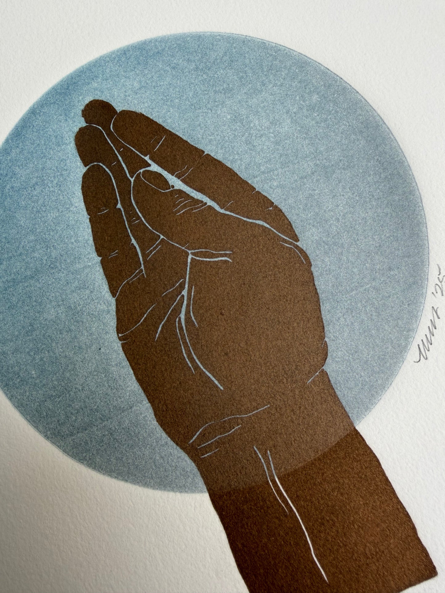 “Chef’s Kiss” on Lt Blue Ombre Circle. 8x10 Art. Unmatted.